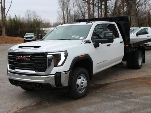 New 2026 GMC Sierra 3500 Pro w/ Convenience Package image 2