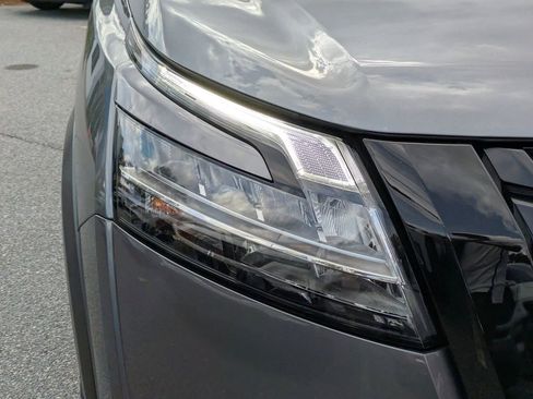 Used 2023 Nissan Pathfinder SL image 10