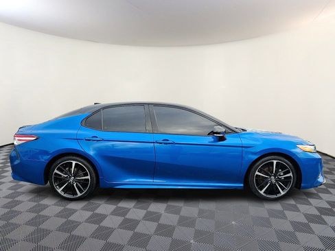 Used 2020 Toyota Camry XSE image 7