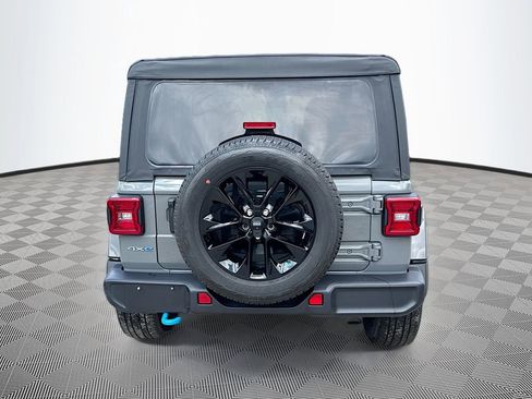 Used 2023 Jeep Wrangler Unlimited Sahara w/ Cold Weather Group AWD/4WD image 7