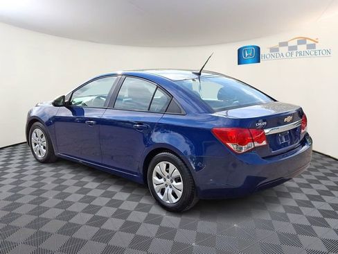 Used 2013 Chevrolet Cruze LS FWD image 4
