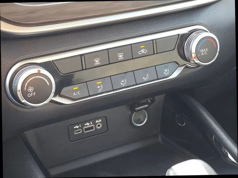 Used 2024 Nissan Altima 2.5 SV FWD image 26