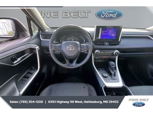 Used 2024 Toyota RAV4 XLE AWD/4WD image 5