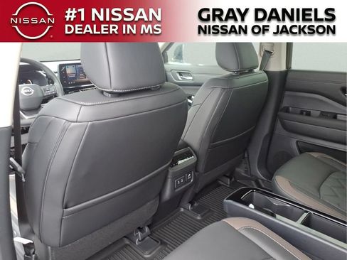 New 2026 Nissan Pathfinder Platinum w/ Accent Package FWD image 14
