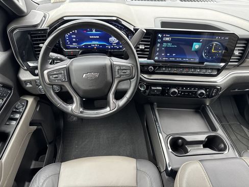 Used 2024 Chevrolet Silverado 2500 ZR2 w/ Technology Package image 17