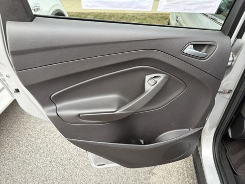 Used 2016 Ford Escape SE image 38