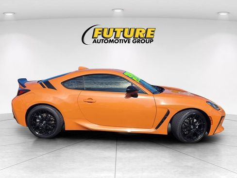 Used 2023 Toyota GR86 10th Anniversary SE RWD image 3
