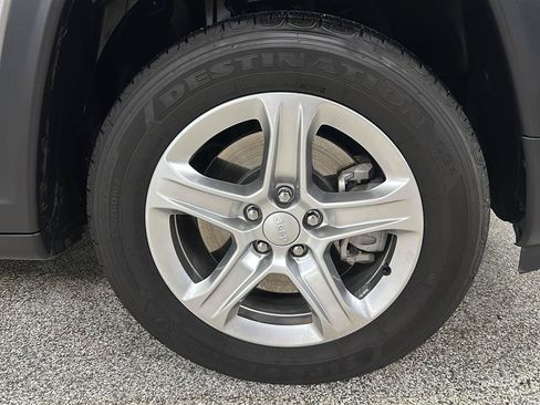Used 2023 Jeep Compass Latitude w/ Convenience Group AWD/4WD image 9