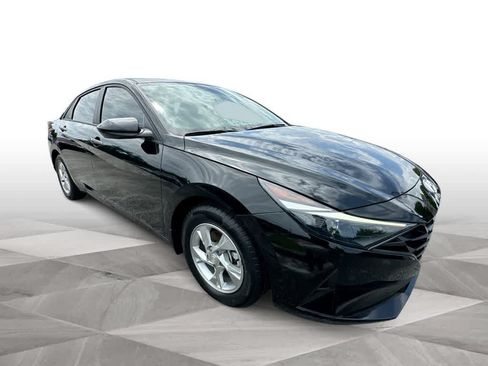 Used 2023 Hyundai Elantra SE FWD image 2
