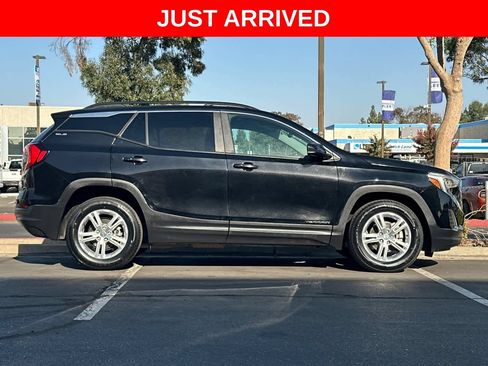 Used 2021 GMC Terrain SLE w/ Driver Convenience Package FWD image 9