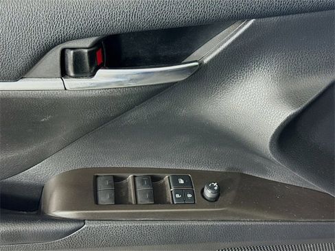 Used 2021 Toyota Camry SE image 17