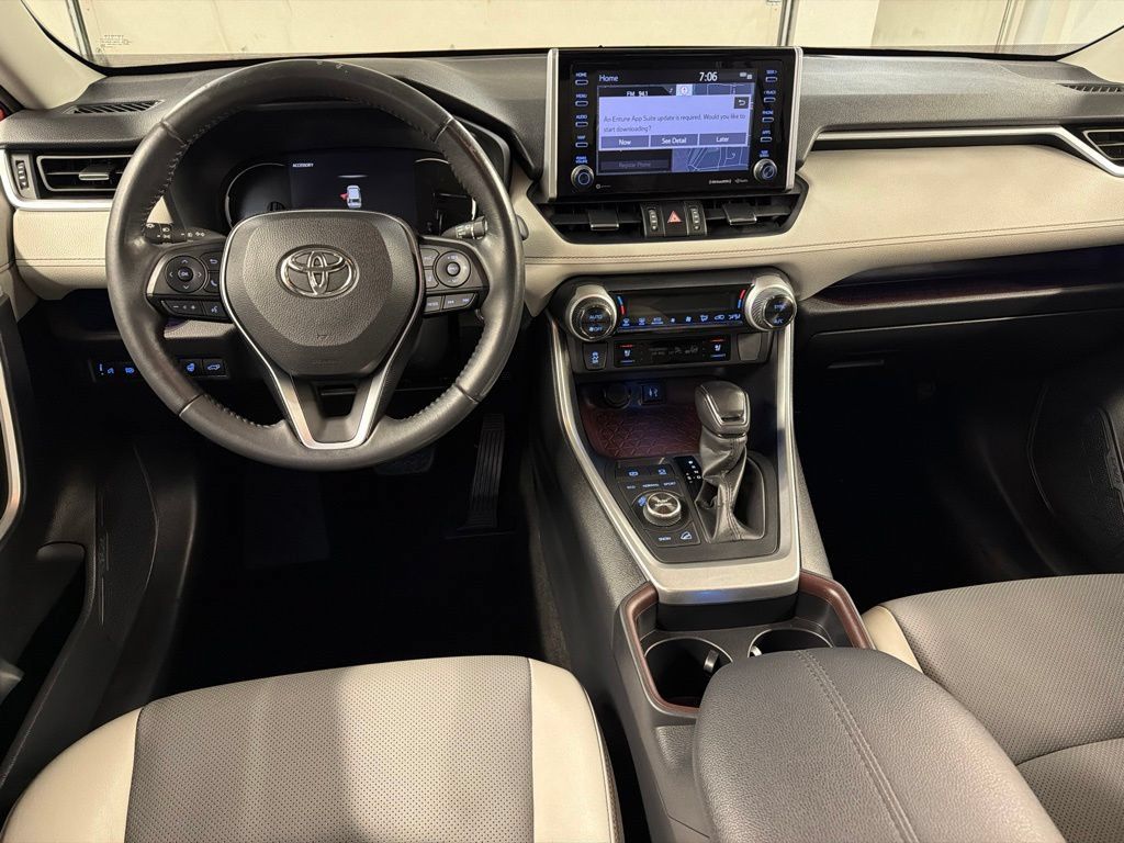 Used 2019 Toyota RAV4 Limited w/ Cold Weather Package AWD/4WD image 8
