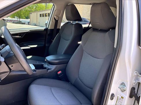 Used 2024 Toyota RAV4 XLE w/ Convenience Package FWD image 7