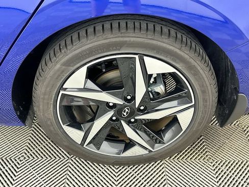 Used 2023 Hyundai Elantra Limited FWD image 21