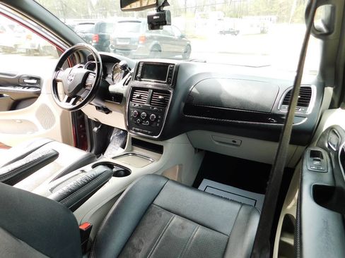 Used 2020 Dodge Grand Caravan SXT FWD image 31