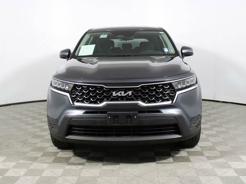 Used 2023 Kia Sorento LX image 2