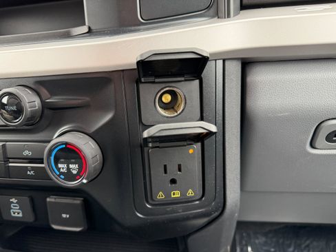 Certified 2025 Ford F250 XLT w/ Snow Plow Prep Package image 24