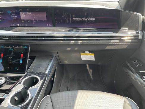 Certified 2026 Cadillac Escalade Sport w/ LPO, ONYX Package AWD/4WD image 31