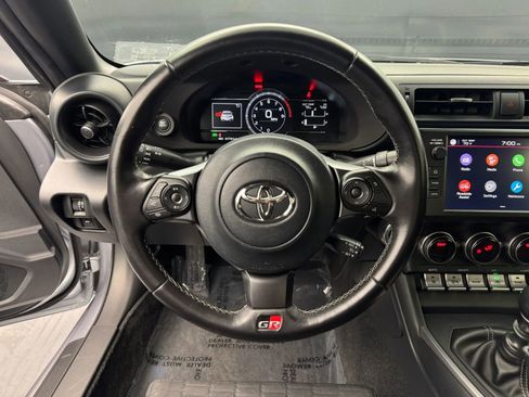 Used 2022 Toyota GR86 image 16