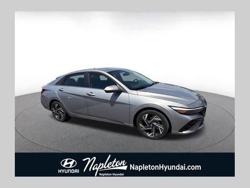 Used 2025 Hyundai Elantra SEL FWD image 1