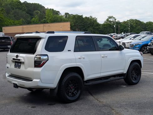 Used 2020 Toyota 4Runner SR5 Premium w/ Moonroof Package RWD image 9