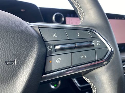 Used 2024 Chevrolet Traverse LT image 30