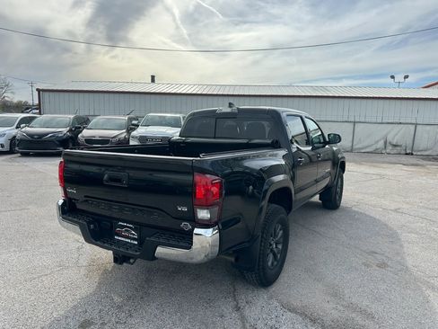 Used 2022 Toyota Tacoma SR5 AWD/4WD image 5