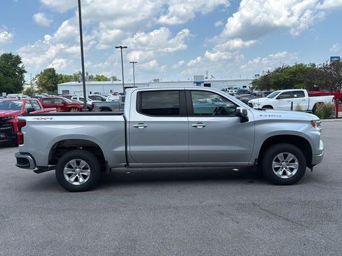 Used 2022 Chevrolet Silverado 1500 LT AWD/4WD image 2