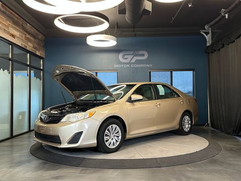 Used 2012 Toyota Camry LE FWD image 21