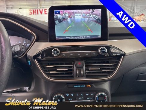 Used 2020 Ford Escape SE image 18