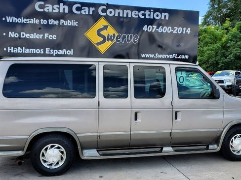 Used 2002 Ford E-150 and Econoline 150 Wagon RWD image 7