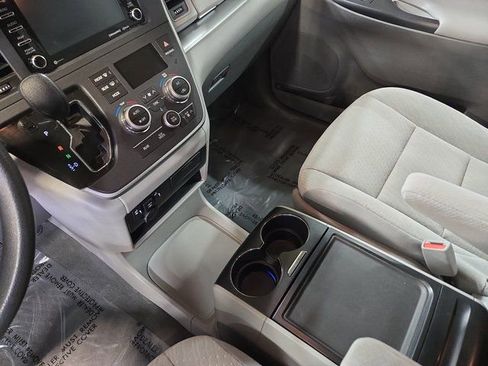 Used 2020 Toyota Sienna LE image 25