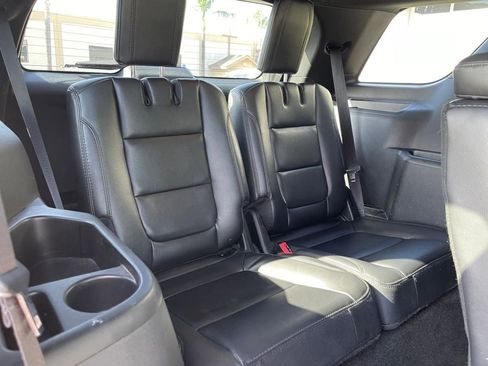 Used 2018 Ford Explorer XLT AWD/4WD image 30