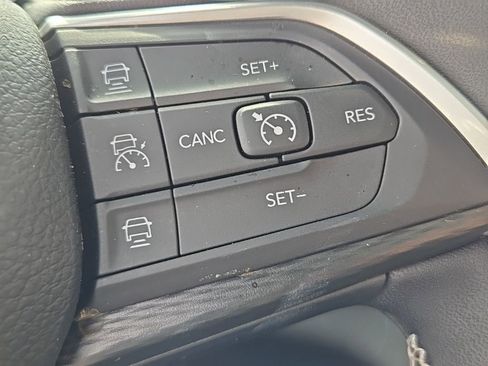 Certified 2025 Jeep Grand Cherokee Altitude image 29