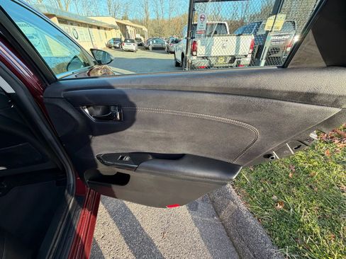 Used 2015 Toyota Avalon XLE image 17