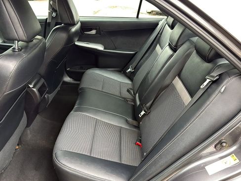 Used 2014 Toyota Camry SE w/ Moonroof Package FWD image 15