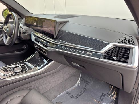 Used 2024 BMW X5 xDrive50e w/ M Sport Package AWD/4WD image 15