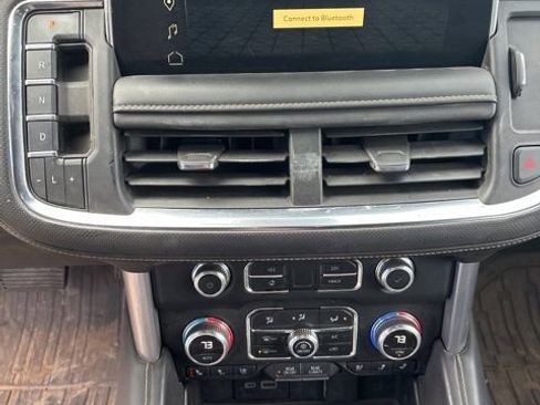 Used 2023 GMC Yukon XL SLT w/ SLT Luxury Package image 16