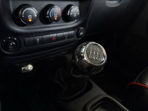 Used 2015 Jeep Wrangler Unlimited Rubicon w/ Max Tow Package image 26