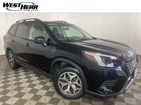 Used 2023 Subaru Forester Premium AWD/4WD image 1