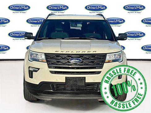Used 2018 Ford Explorer XLT w/ Equipment Group 202A image 2