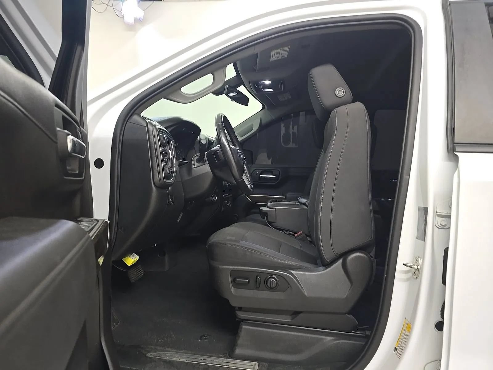 Used 2019 Chevrolet Silverado 1500 RST AWD/4WD image 6