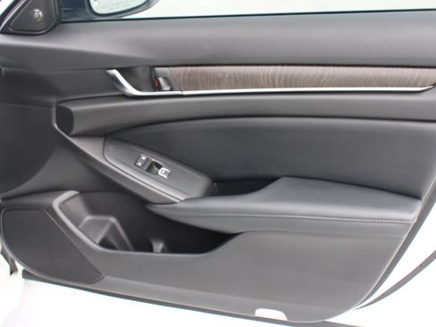 Used 2022 Honda Accord Touring image 19