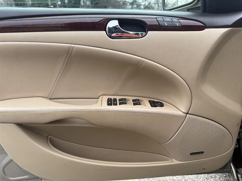 Used 2007 Buick Lucerne CXS image 21