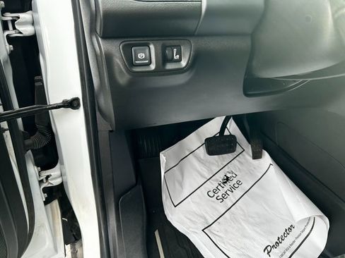 Used 2021 GMC Acadia SLE image 21