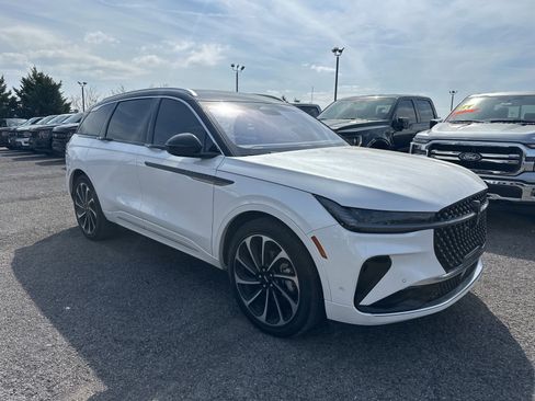 Used 2024 Lincoln Nautilus Black Label image 2