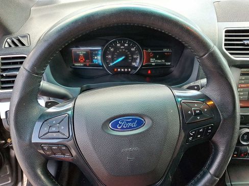 Used 2016 Ford Explorer XLT w/ Equipment Group 202A image 20
