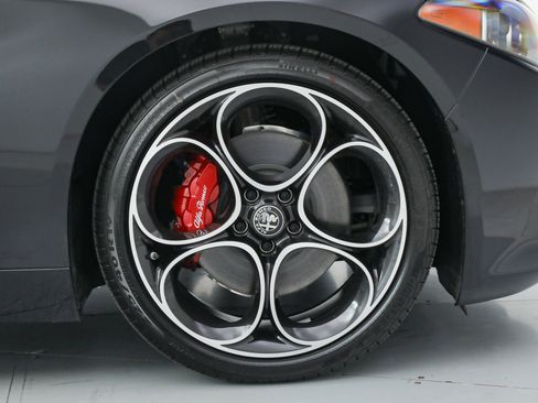 New 2025 Alfa Romeo Giulia w/ Veloce Package Rwd image 28