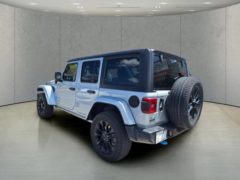 Used 2023 Jeep Wrangler Unlimited Sahara AWD/4WD image 3