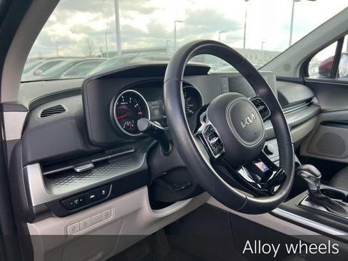 Certified 2024 Kia Carnival LX image 10